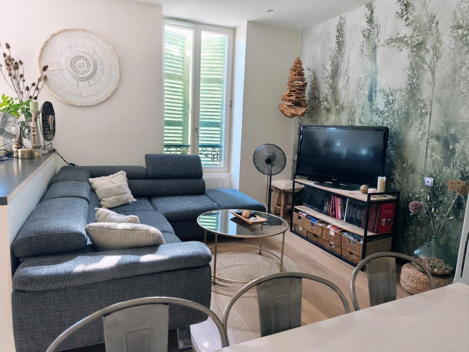 TV and multimedia, Living room, Seating area