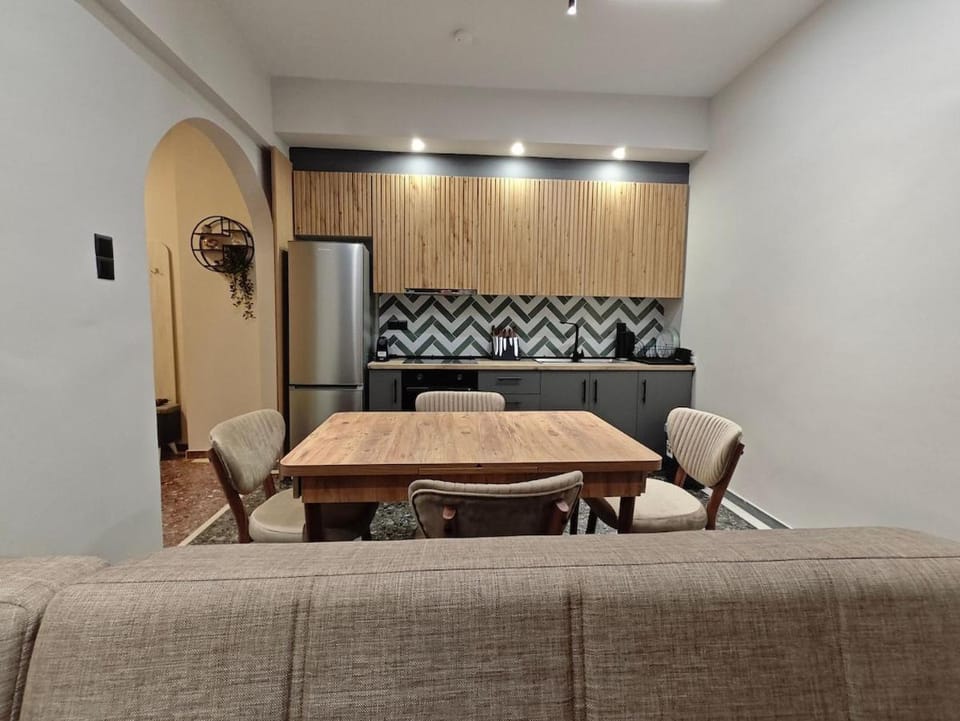 Parea Downtown Apartment - Central Spacious 3BR Apartment in Messenia