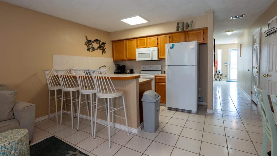 New 3BR Townhome Heated Pool Beach Steps SPI Apartment in South Padre Island