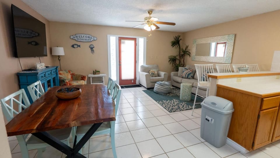 New 3BR Townhome Heated Pool Beach Steps SPI Apartment in South Padre Island