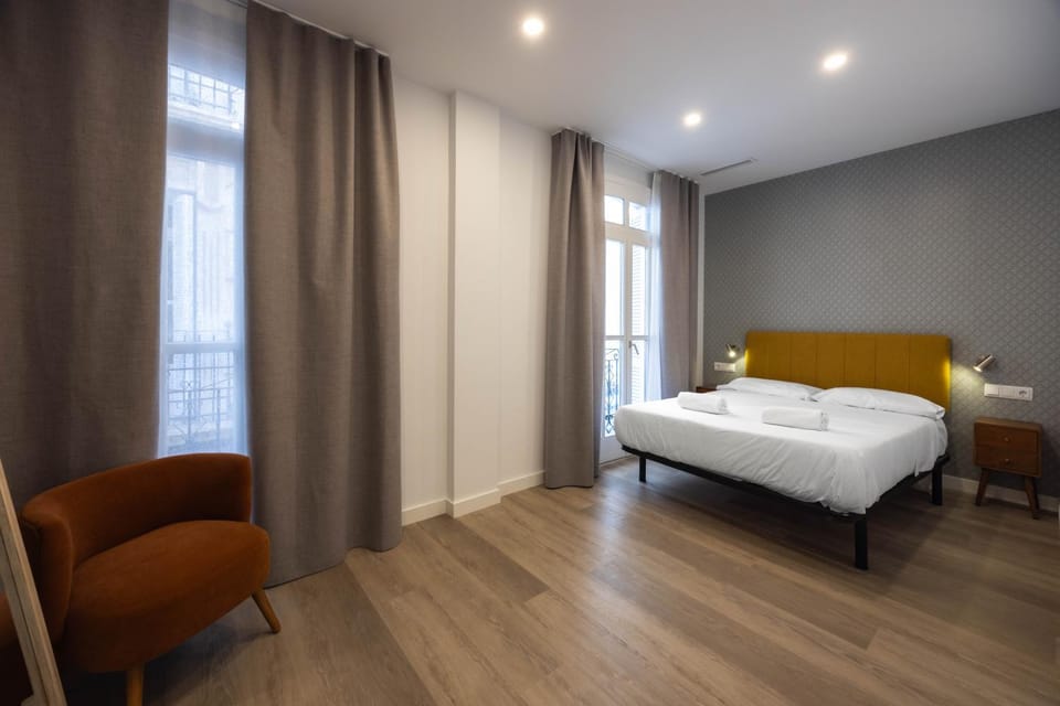 Bed, Living room, Photo of the whole room, Bedroom
