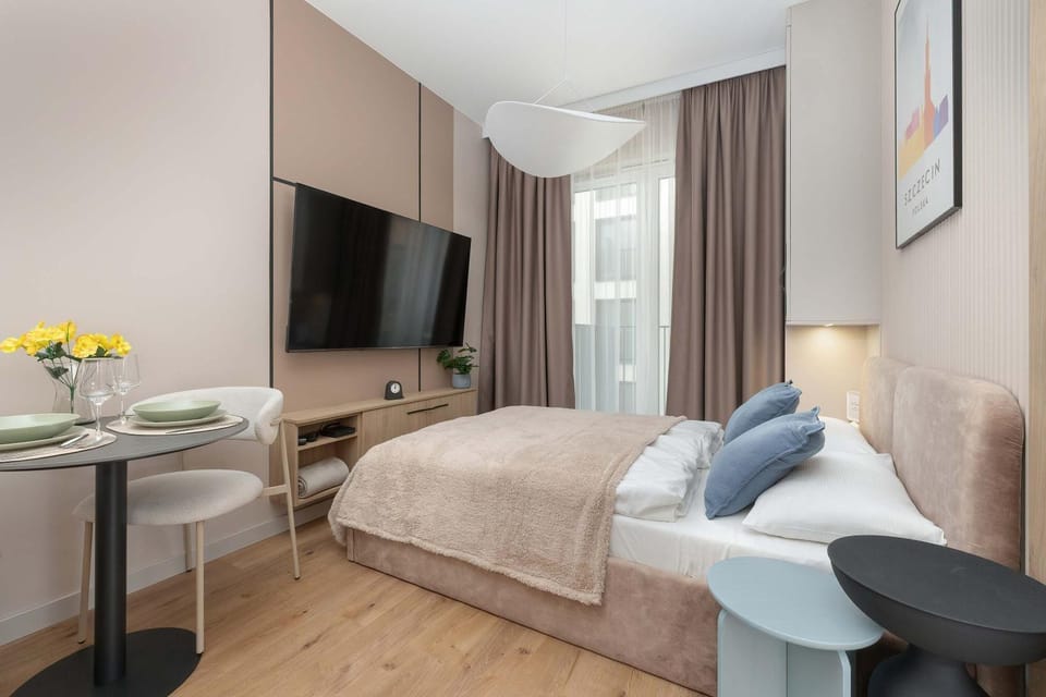 Bed, TV and multimedia, Photo of the whole room, Seating area, Evening entertainment, Bedroom