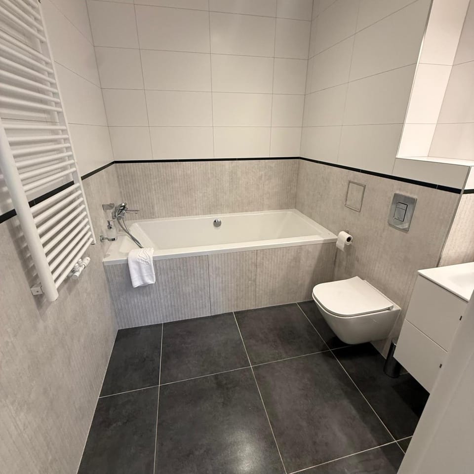 Toilet, Bath
