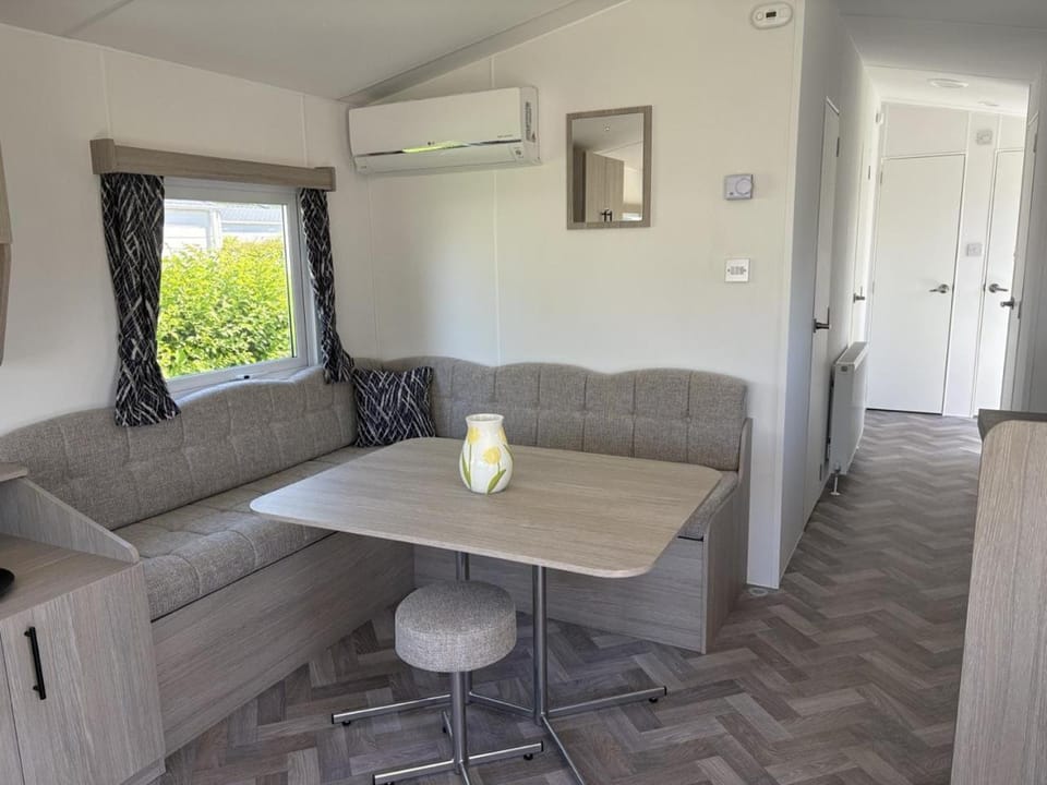Vakantiepark de Zeeuwse Parel - Sunset Comfort Chalet in Zeeland, Netherlands