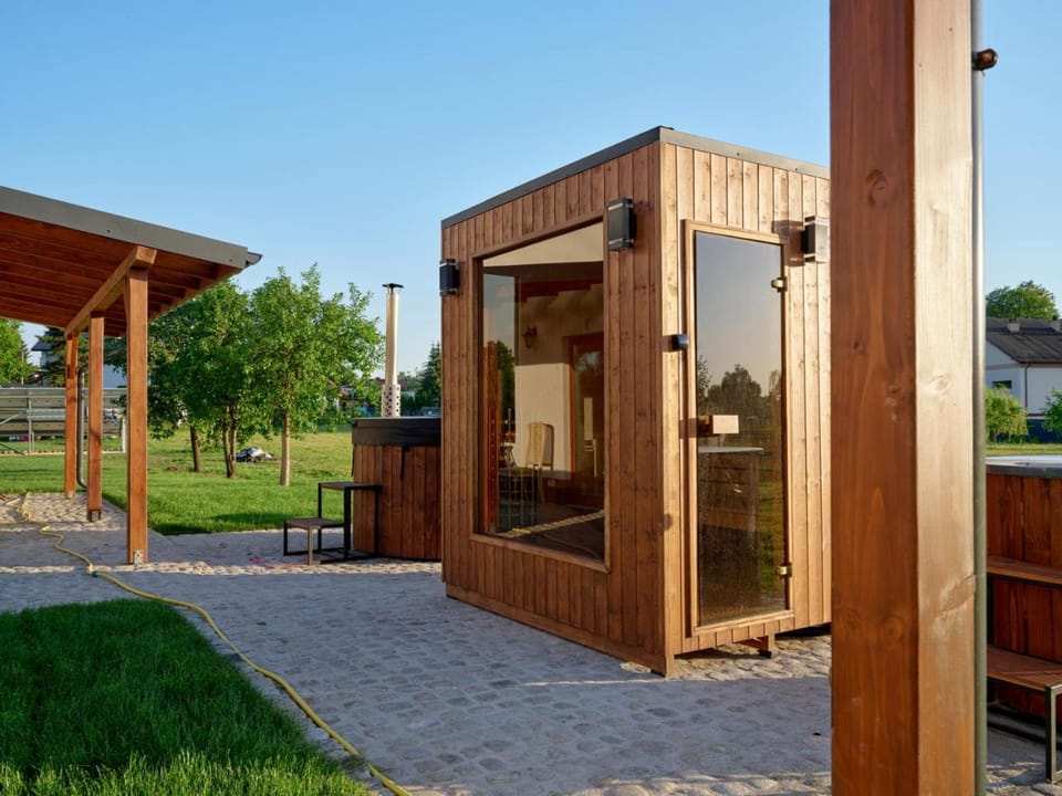 Hot Tub, Sauna