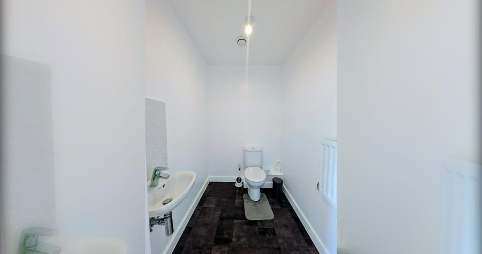 Modern 2BDR Garden Home With Parking and WiFi House in Croydon