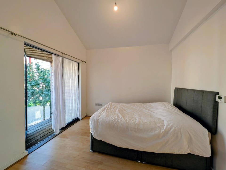 Modern 2BDR Garden Home With Parking and WiFi House in Croydon