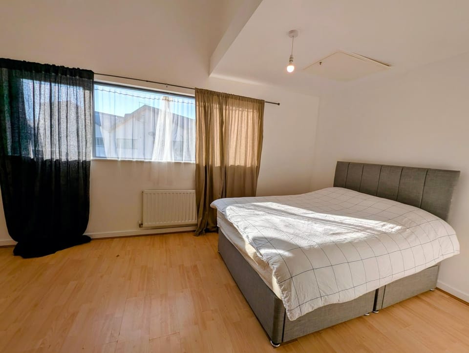 Modern 2BDR Garden Home With Parking and WiFi House in Croydon