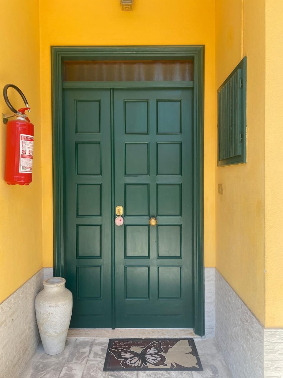 Villa with a Private Garden Near the Sea Apartment in Montesilvano