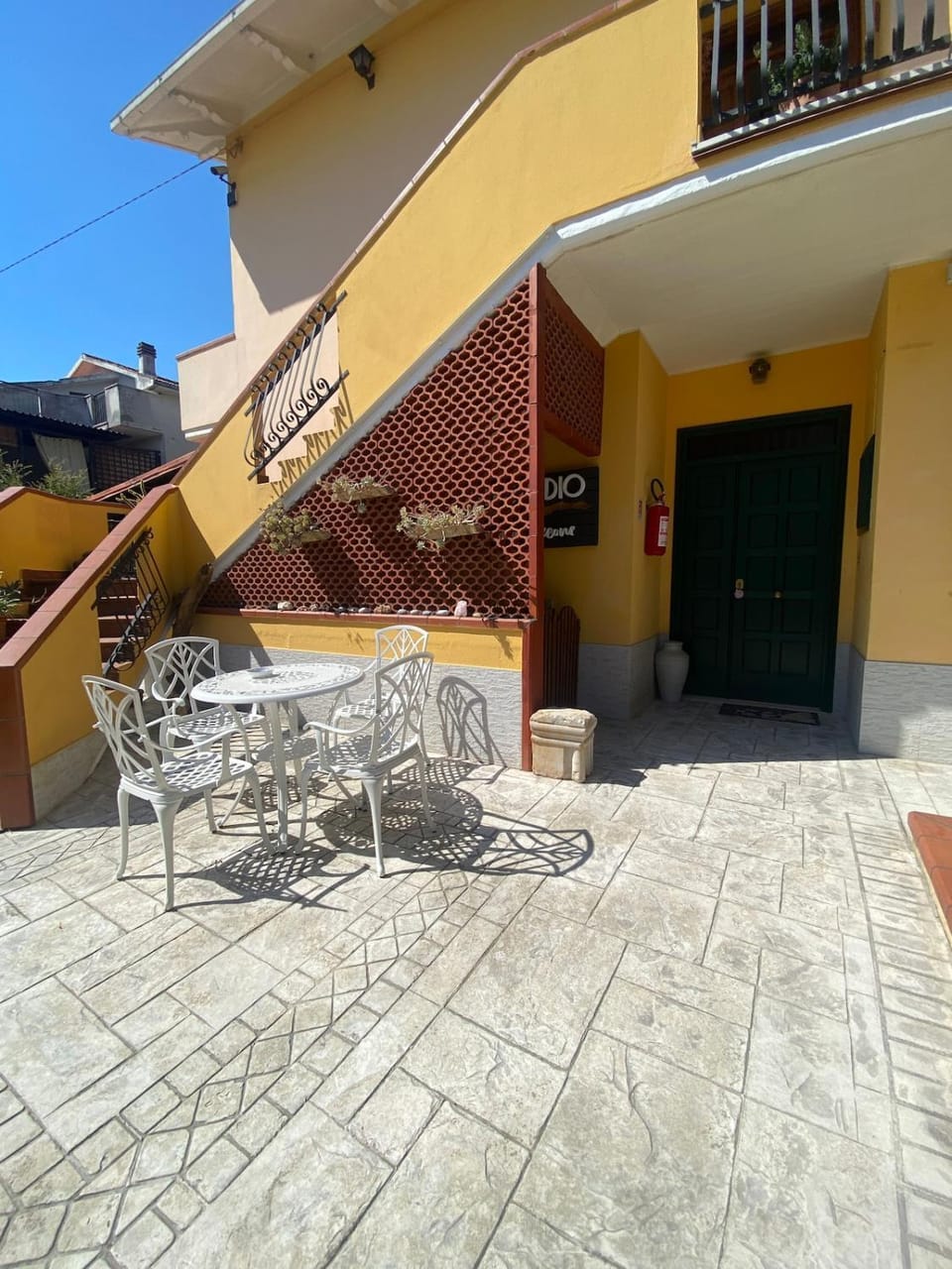 Villa with a Private Garden Near the Sea Apartment in Montesilvano
