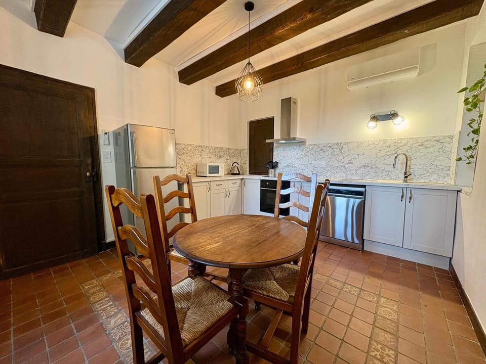 Property building, Kitchen or kitchenette, Living room