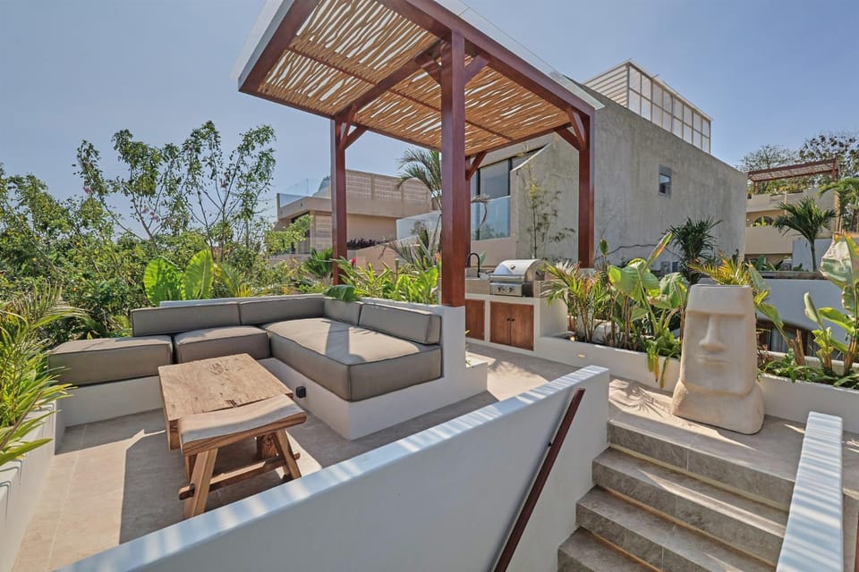 Property building, Patio, Balcony/Terrace, Balcony/Terrace, Seating area