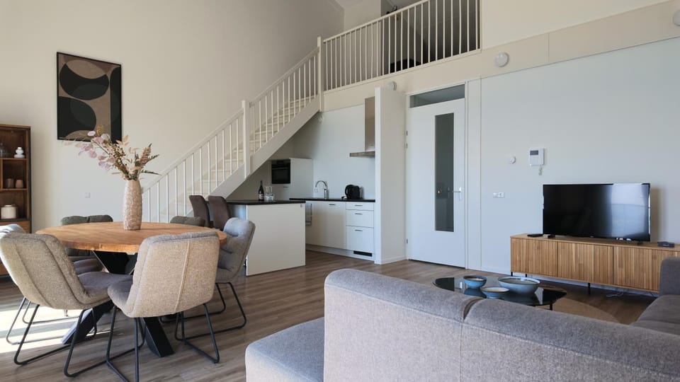 Kitchen or kitchenette, Seating area, Dining area