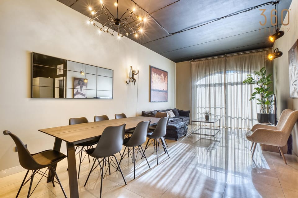 Kitchen or kitchenette, Living room, Seating area, Dining area