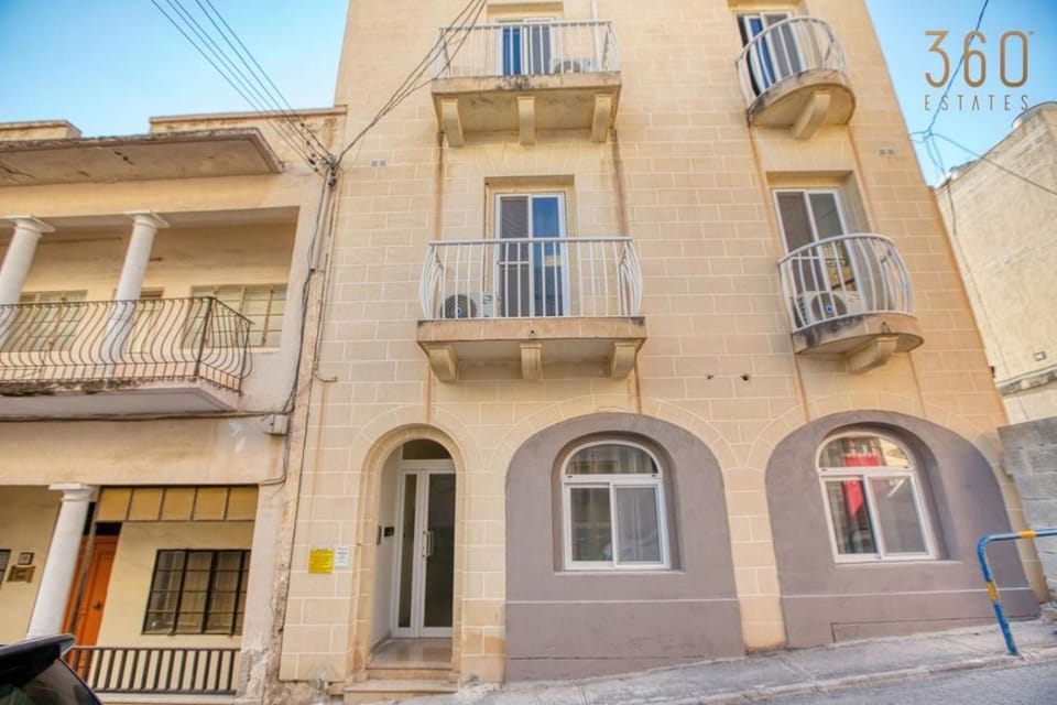 Modern Apartments with Rooftop Terrace, Steps to Mellieħa Bay Beach Apartment in Malta