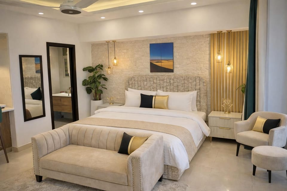 Bed, Living room, Photo of the whole room, Seating area, Bedroom
