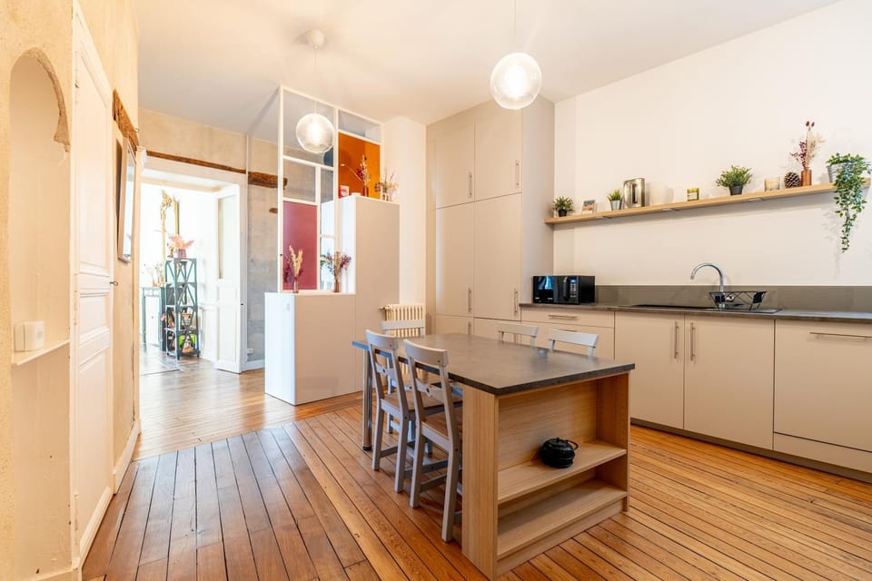 Dining area, kitchen