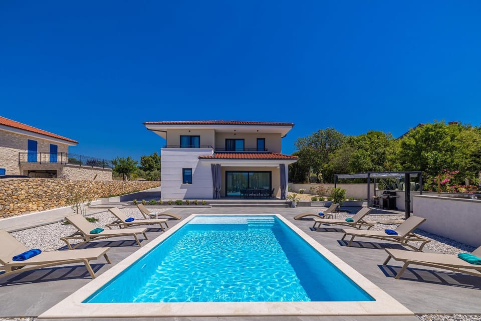 Property building, Swimming pool
