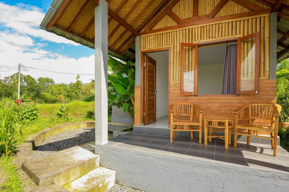 Property building, Spring, Day, Garden, View (from property/room), Balcony/Terrace, Garden view
