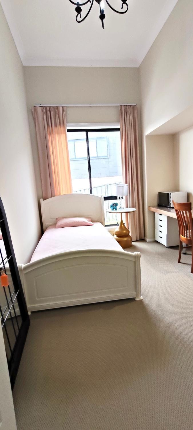 A private room with lounge room Bed and Breakfast in Wollongong