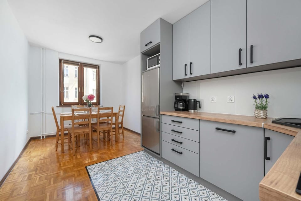 Kitchen or kitchenette, Dining area, stove