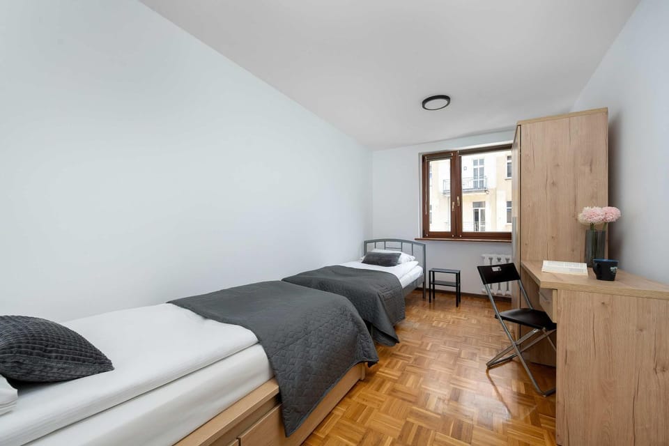 Bed, Photo of the whole room, Seating area, Bedroom