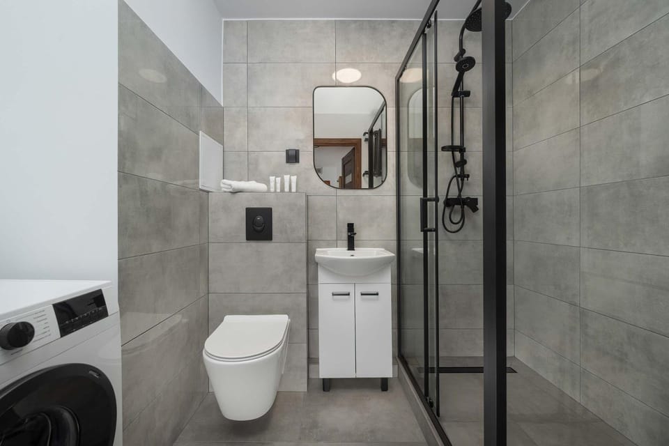 Shower, Toilet, Bathroom, towels