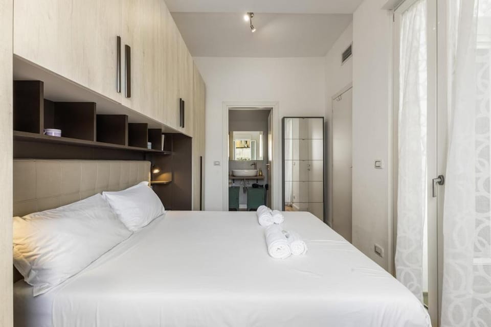 Elegante Apt, AC, 10 min to Duomo, M1 Turro Apartment in Milan