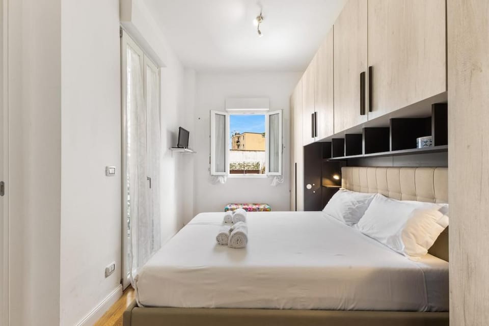 Elegante Apt, AC, 10 min to Duomo, M1 Turro Apartment in Milan