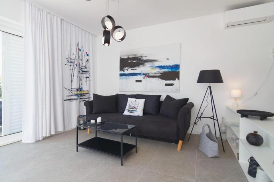 Living room, Seating area, air conditioner