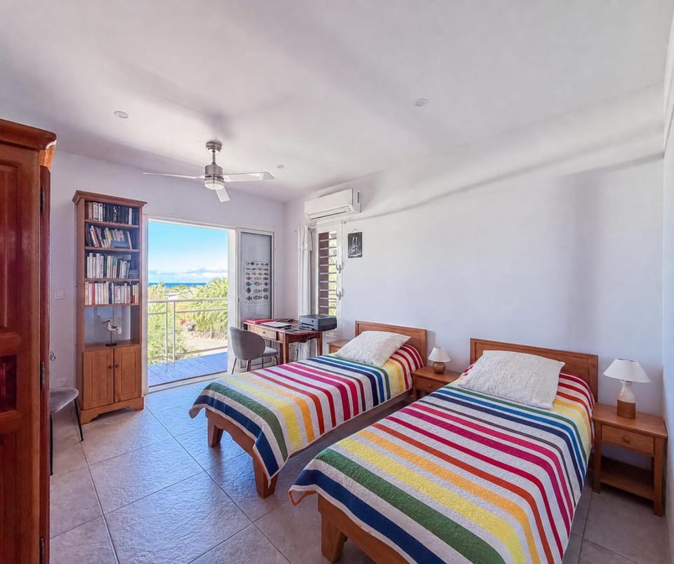 Villa 4 étoiles superbe vue mer, plage à 400m, piscine privée & studio Villa in Deshaies