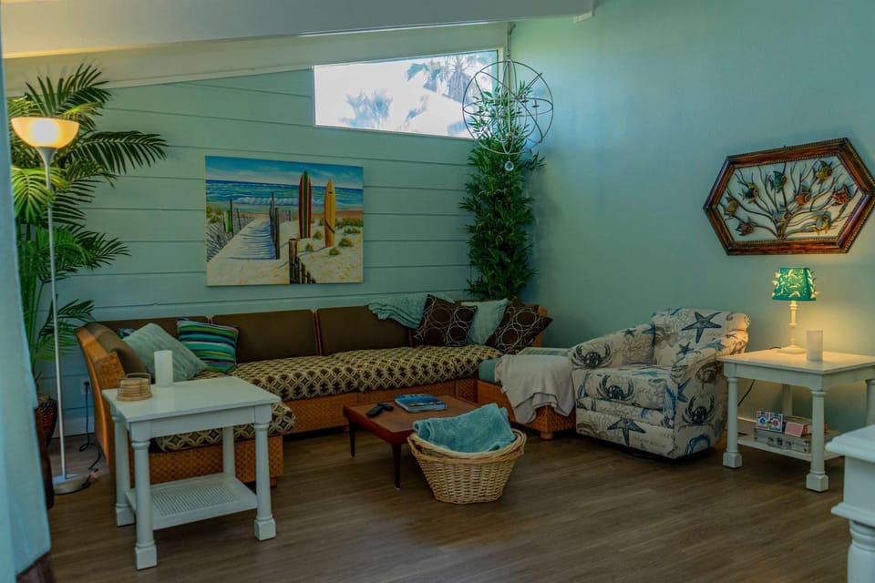 Authentic Near Beach House - Sleeps 16 - 5 Bedr House in South Padre Island