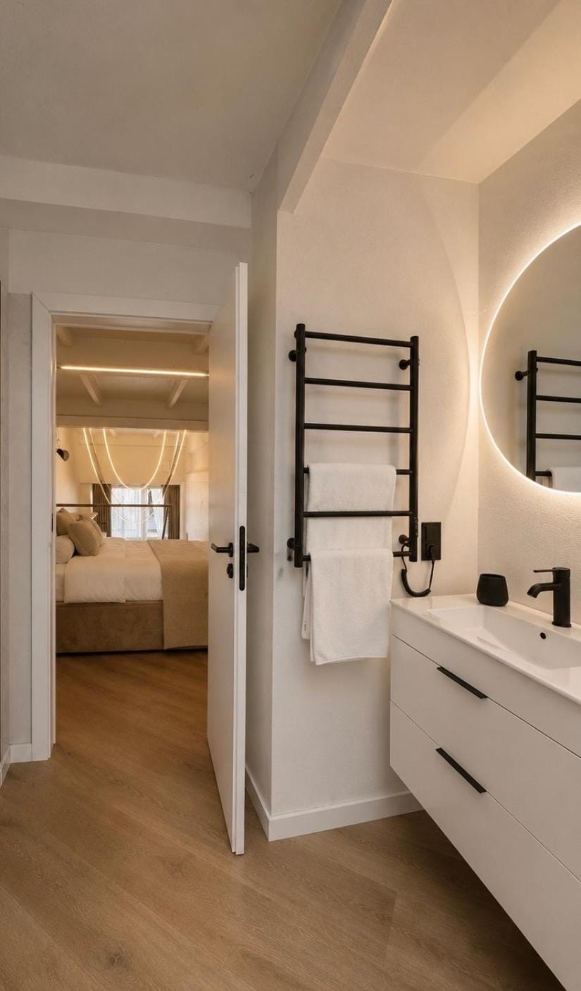 Bed, Bathroom, Photo of the whole room, Bedroom