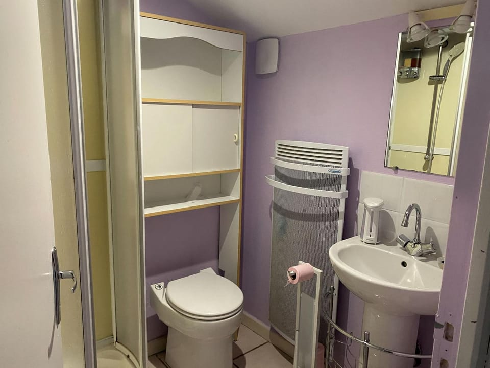 Shower, Toilet
