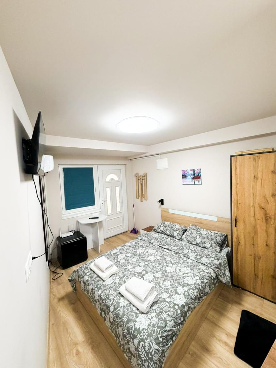 Bed, TV and multimedia, Bedroom, wardrobe