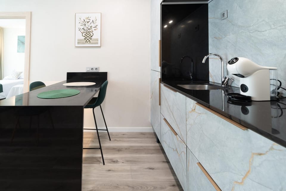 Coffee/tea facilities, Kitchen or kitchenette