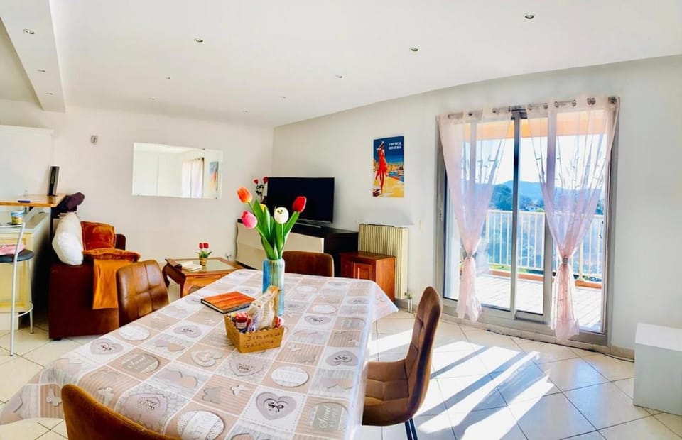 Vue panoramique, spacieux et lumineux appartement - La Joie de Vivre Apartment in Mougins