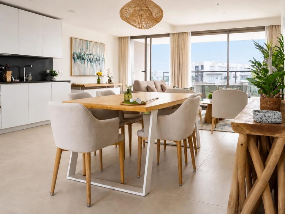 Living room, Dining area