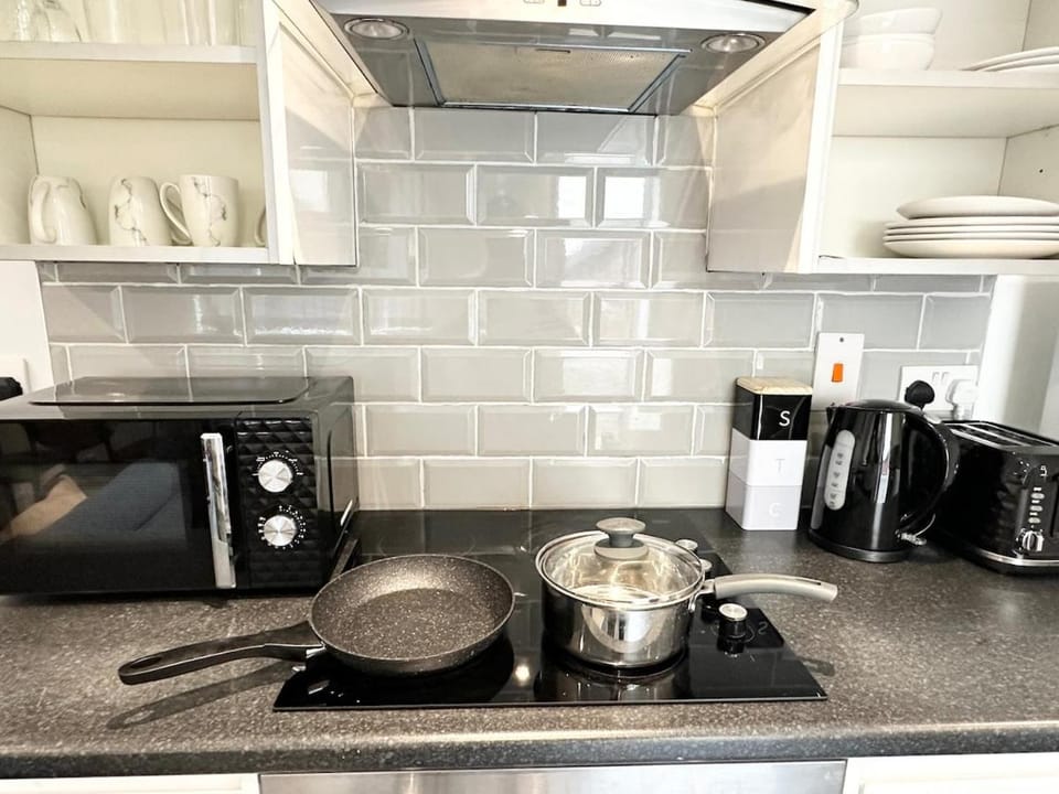 Stylish 2BR Apt, Sleeps 4 With 2 Free Parking Apartment in Stoke-on-Trent