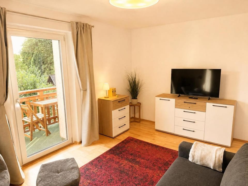 Communal lounge/ TV room, TV and multimedia, Living room, Seating area