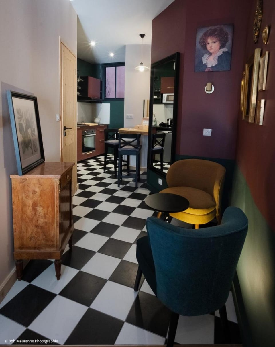 Seating area, Dining area