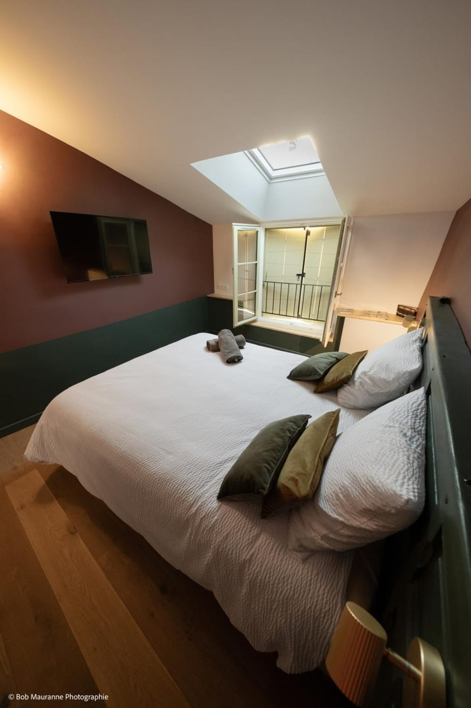 Photo of the whole room, Bedroom