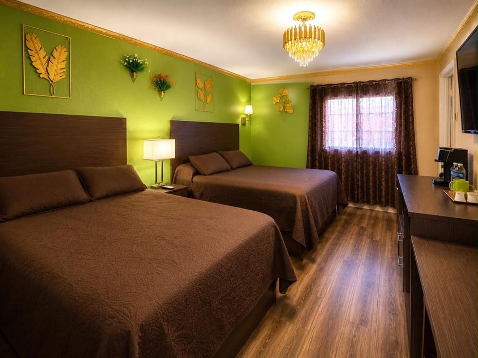 Frontier Lodge Hotel in Lander