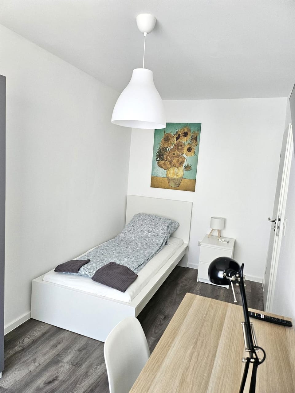 Bed, Photo of the whole room, Bedroom