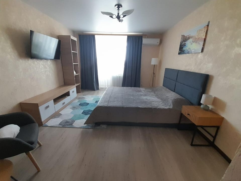 Communal lounge/ TV room, Bed, TV and multimedia, Living room, Photo of the whole room, Bedroom