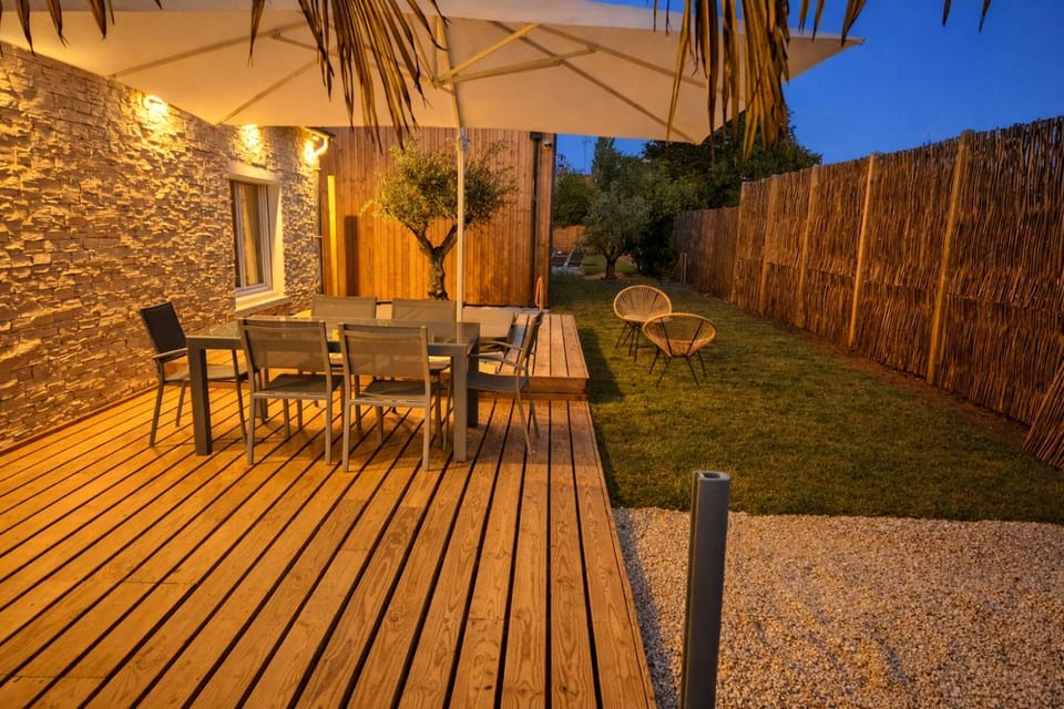 Patio, Garden, Dining area, Garden view