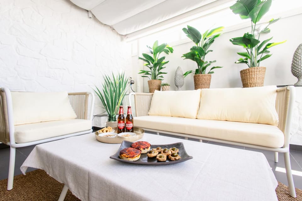 Balcony/Terrace, Balcony/Terrace, Living room, Seating area, Dining area
