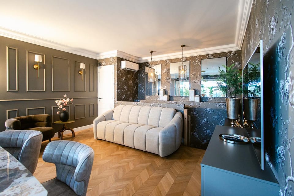 Communal lounge/ TV room, TV and multimedia, Living room, Seating area, Evening entertainment