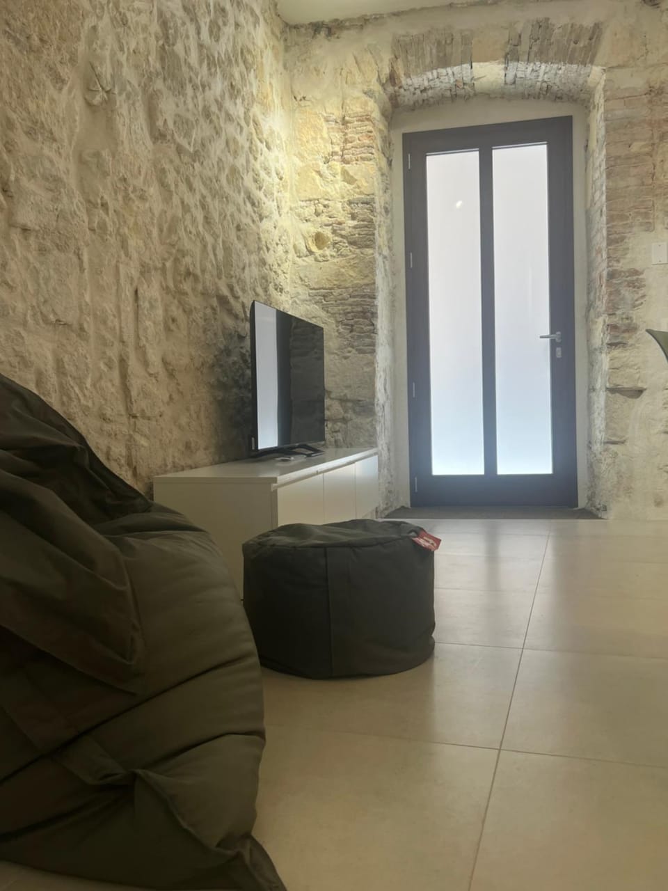 Communal lounge/ TV room, TV and multimedia, Living room, Seating area