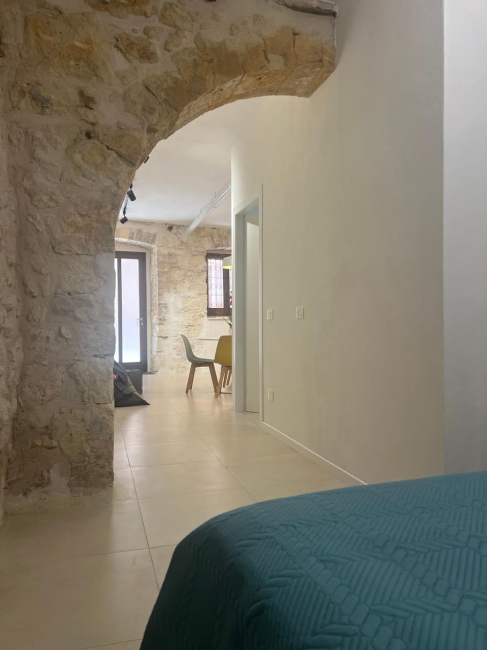 Bed, Living room, Photo of the whole room, Seating area, Bedroom